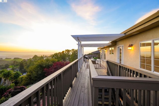 3499 La Mesa Dr, Hayward, CA 94542