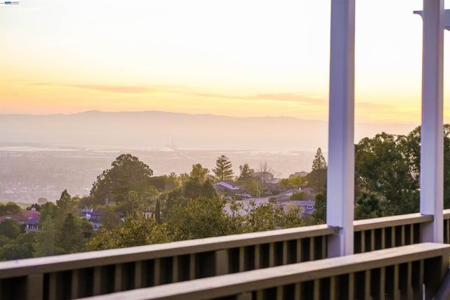 3499 La Mesa Dr, Hayward, CA 94542