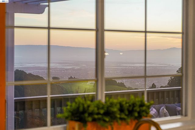 3499 La Mesa Dr, Hayward, CA 94542