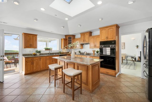 3499 La Mesa Dr, Hayward, CA 94542