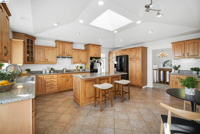 3499 La Mesa Dr, Hayward, CA 94542