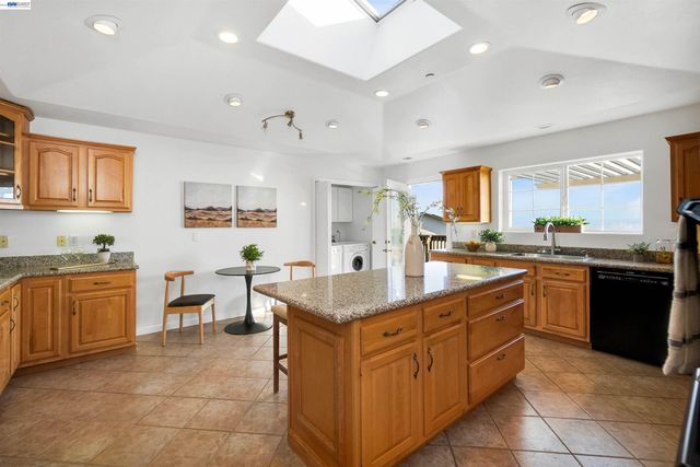 3499 La Mesa Dr, Hayward, CA 94542