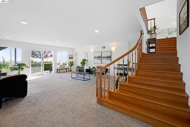 3499 La Mesa Dr, Hayward, CA 94542