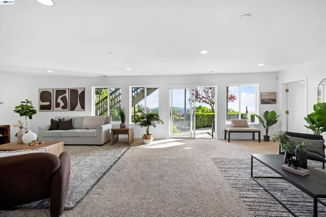 3499 La Mesa Dr, Hayward, CA 94542