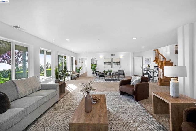 3499 La Mesa Dr, Hayward, CA 94542