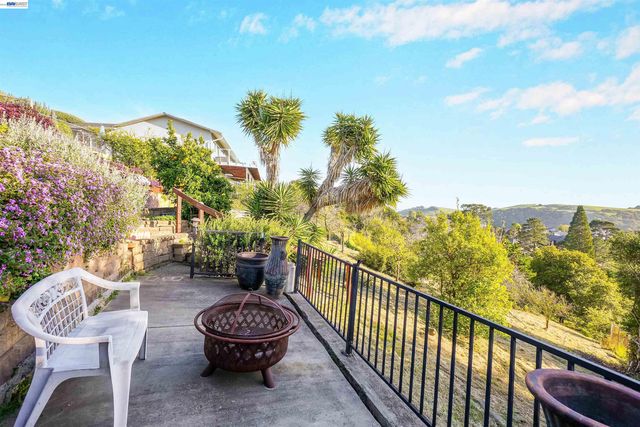 3499 La Mesa Dr, Hayward, CA 94542