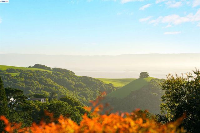 3499 La Mesa Dr, Hayward, CA 94542