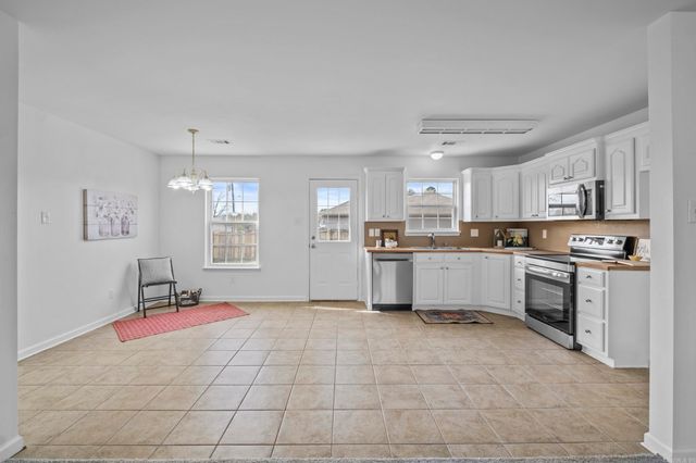 401 W Valentine Rd, Jacksonville, AR 72076