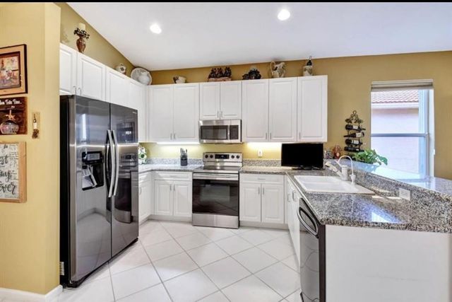 13245 Alhambra Lake Circle, Delray Beach, FL 33446