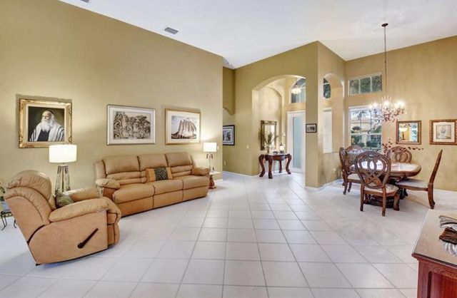 13245 Alhambra Lake Circle, Delray Beach, FL 33446