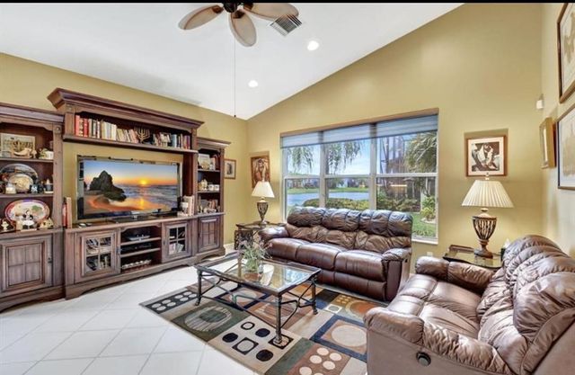 13245 Alhambra Lake Circle, Delray Beach, FL 33446