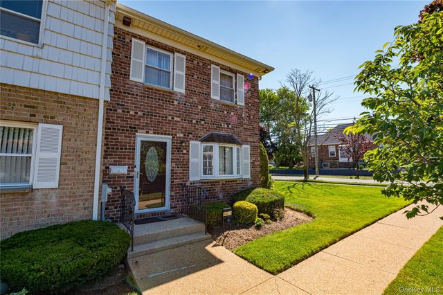 446 N Corona Avenue, Valley Stream, NY 11580