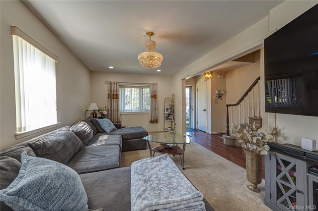 446 N Corona Avenue, Valley Stream, NY 11580