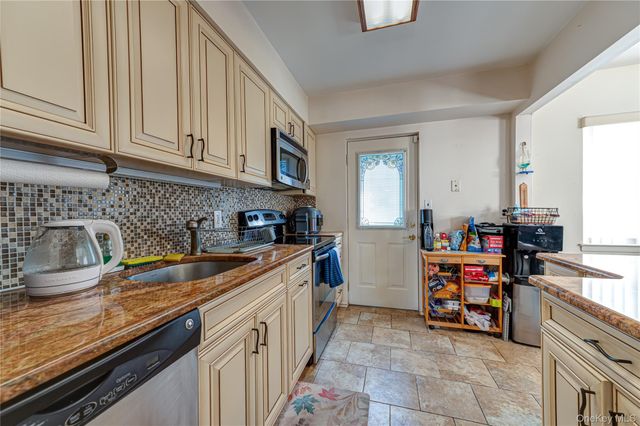 446 N Corona Avenue, Valley Stream, NY 11580
