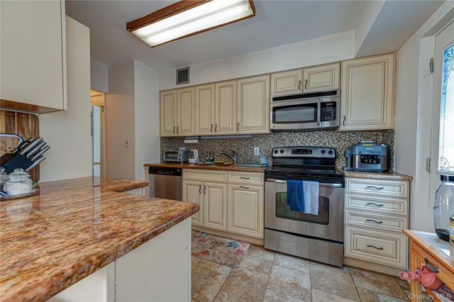 446 N Corona Avenue, Valley Stream, NY 11580
