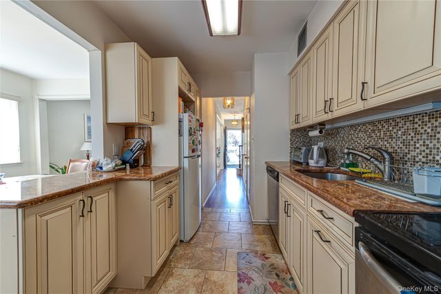 446 N Corona Avenue, Valley Stream, NY 11580