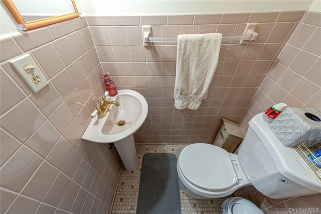 446 N Corona Avenue, Valley Stream, NY 11580