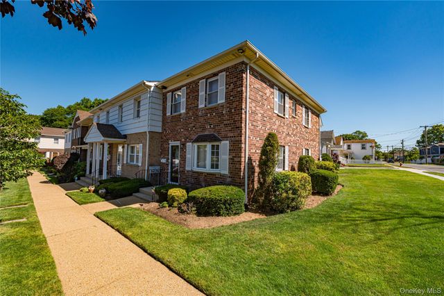 446 N Corona Avenue, Valley Stream, NY 11580