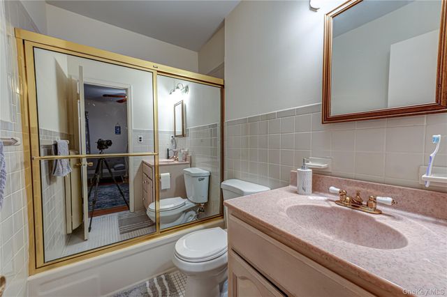 446 N Corona Avenue, Valley Stream, NY 11580