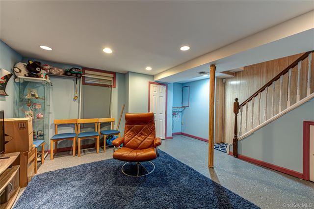 446 N Corona Avenue, Valley Stream, NY 11580