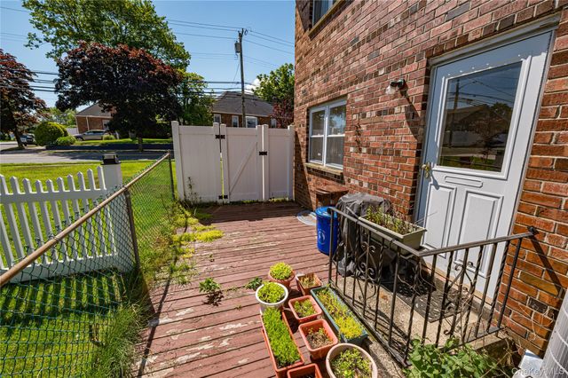 446 N Corona Avenue, Valley Stream, NY 11580
