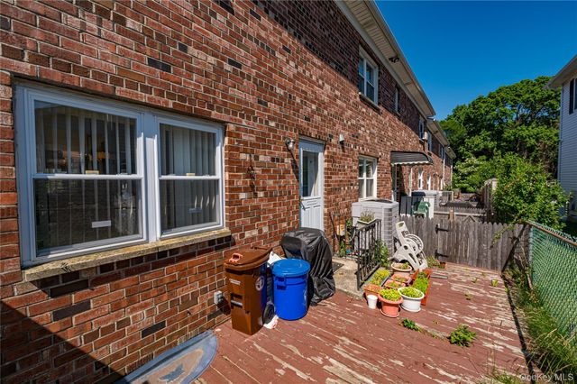 446 N Corona Avenue, Valley Stream, NY 11580
