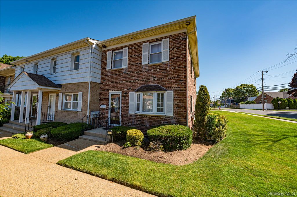 446 N Corona Avenue, Valley Stream, NY 11580