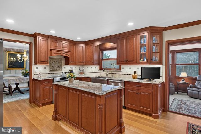 56 N WHISPER LN, New Holland, PA 17557