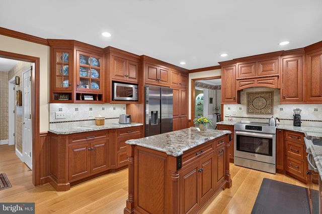 56 N WHISPER LN, New Holland, PA 17557