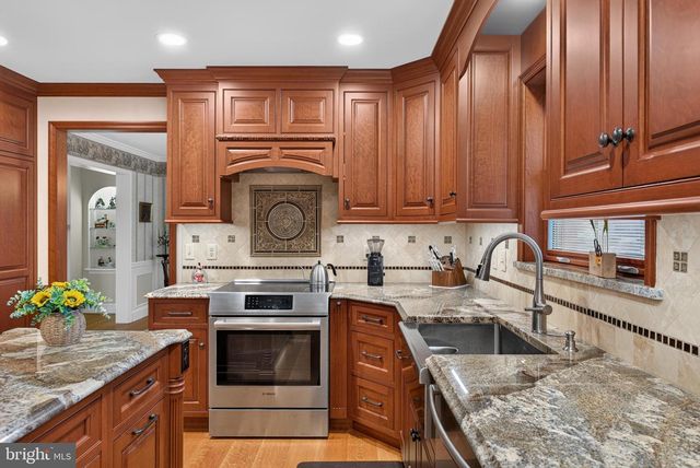 56 N WHISPER LN, New Holland, PA 17557