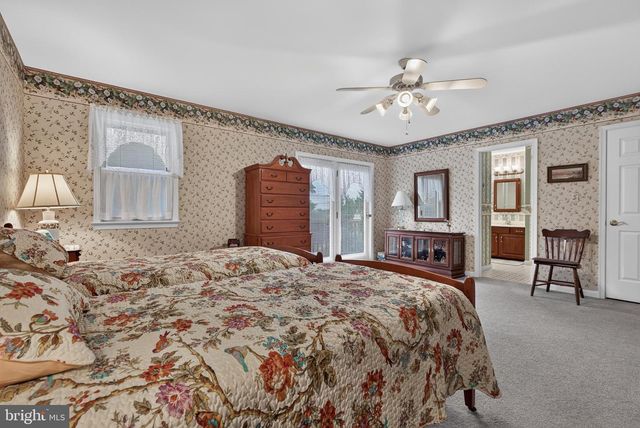 56 N WHISPER LN, New Holland, PA 17557