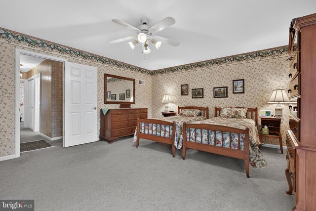 56 N WHISPER LN, New Holland, PA 17557