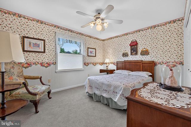 56 N WHISPER LN, New Holland, PA 17557