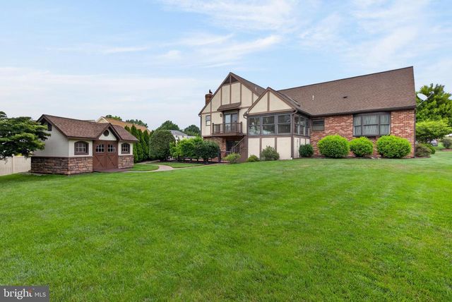 56 N WHISPER LN, New Holland, PA 17557