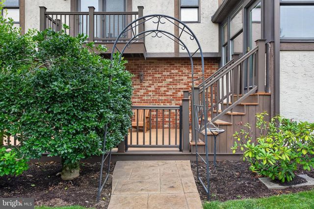 56 N WHISPER LN, New Holland, PA 17557