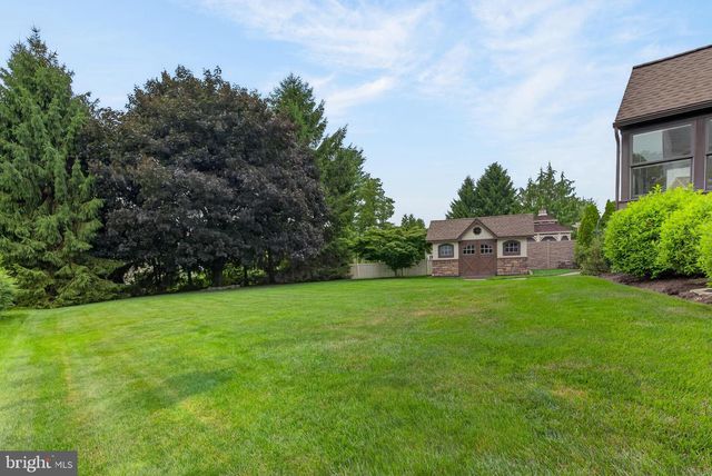 56 N WHISPER LN, New Holland, PA 17557