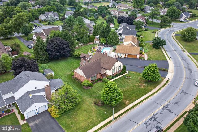 56 N WHISPER LN, New Holland, PA 17557