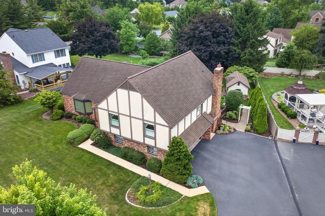 56 N WHISPER LN, New Holland, PA 17557