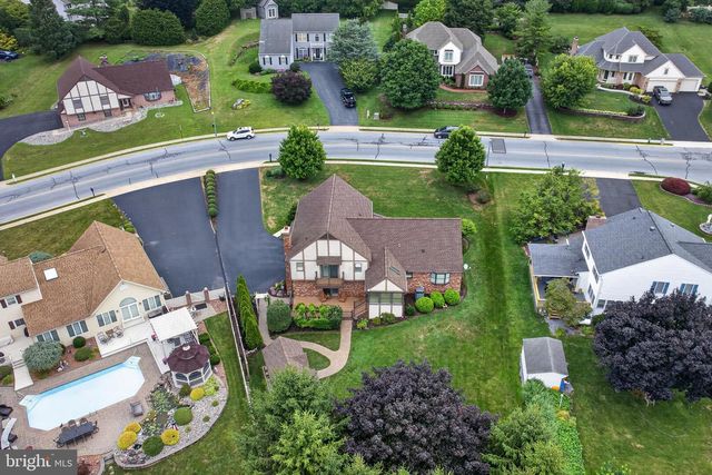 56 N WHISPER LN, New Holland, PA 17557