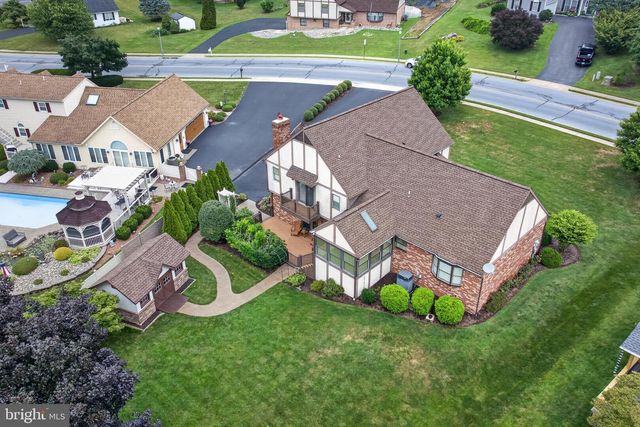 56 N WHISPER LN, New Holland, PA 17557