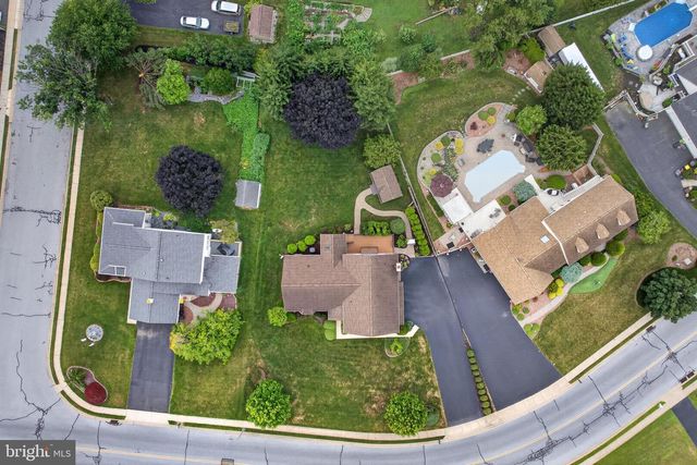 56 N WHISPER LN, New Holland, PA 17557