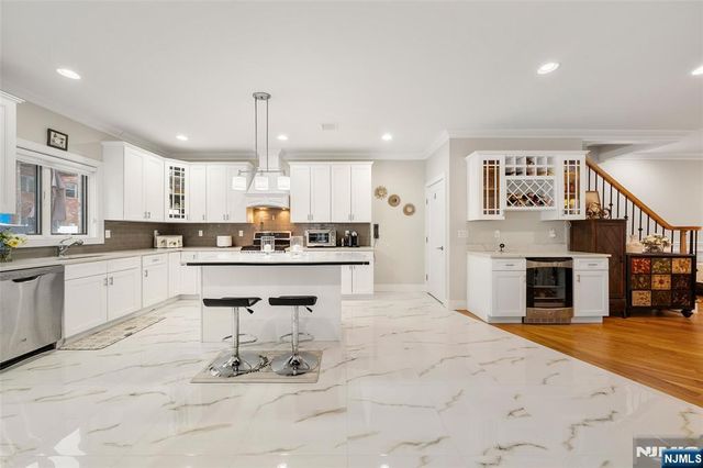 532 6th Street A, Palisades Park, NJ 07650