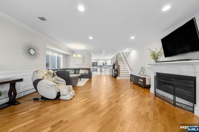 532 6th Street A, Palisades Park, NJ 07650