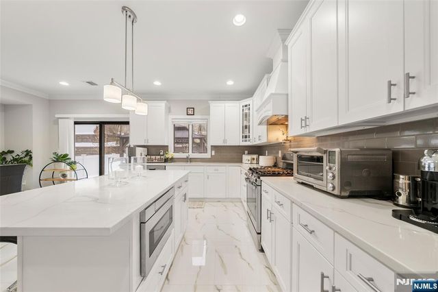 532 6th Street A, Palisades Park, NJ 07650