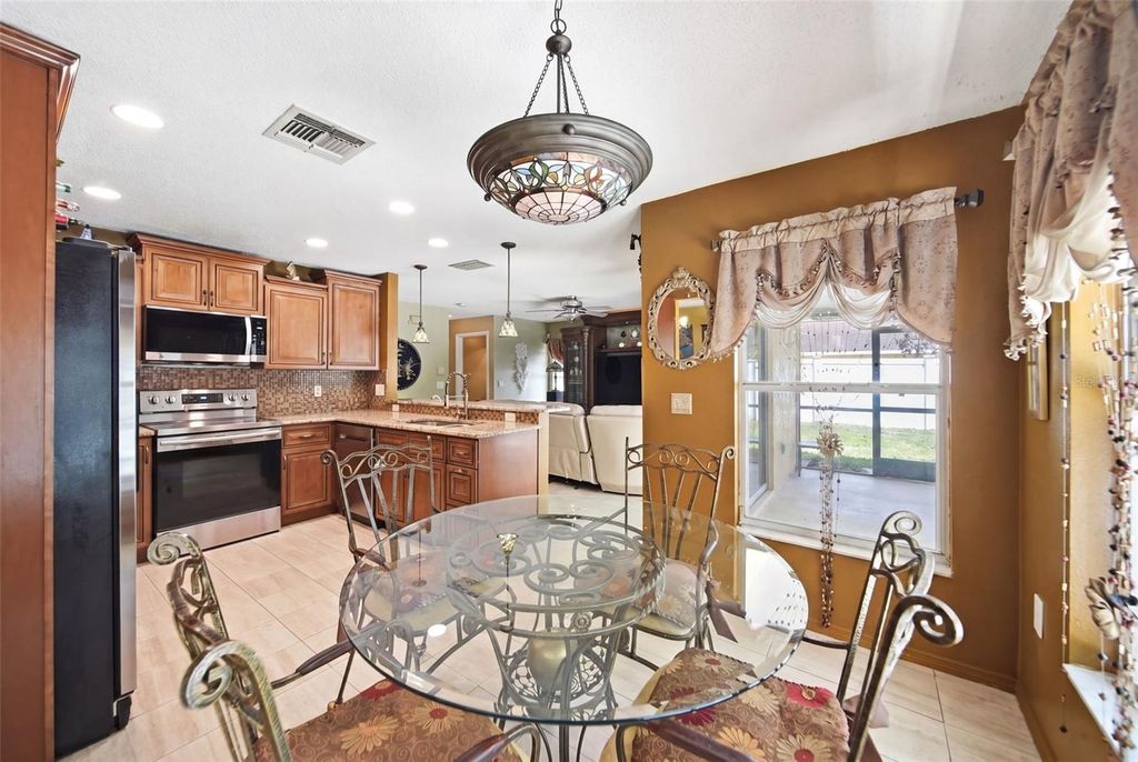Image 11 of property listing at 14536 GRASSY COVE CIRCLE, Orlando, FL 32824