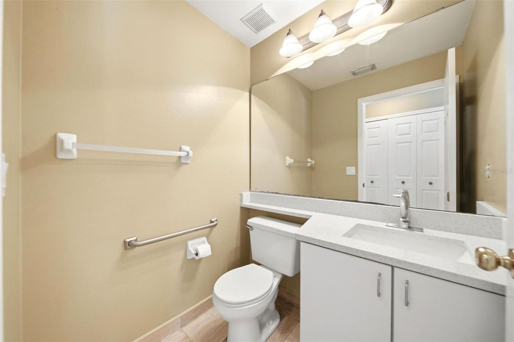 Image 20 of property listing at 14536 GRASSY COVE CIRCLE, Orlando, FL 32824