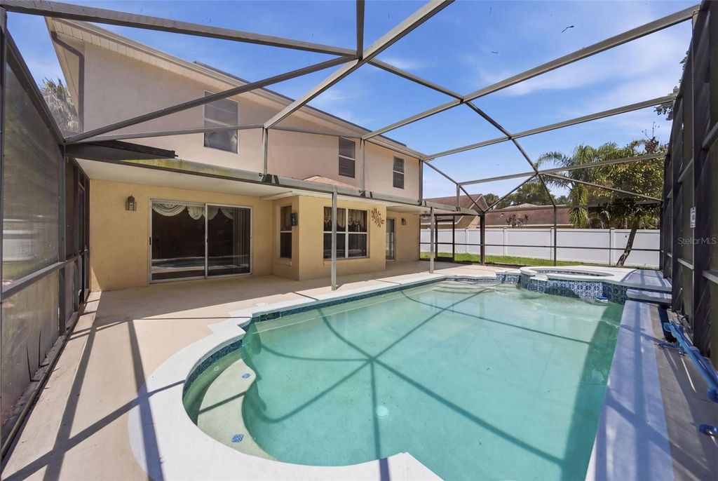 Image 4 of property listing at 14536 GRASSY COVE CIRCLE, Orlando, FL 32824