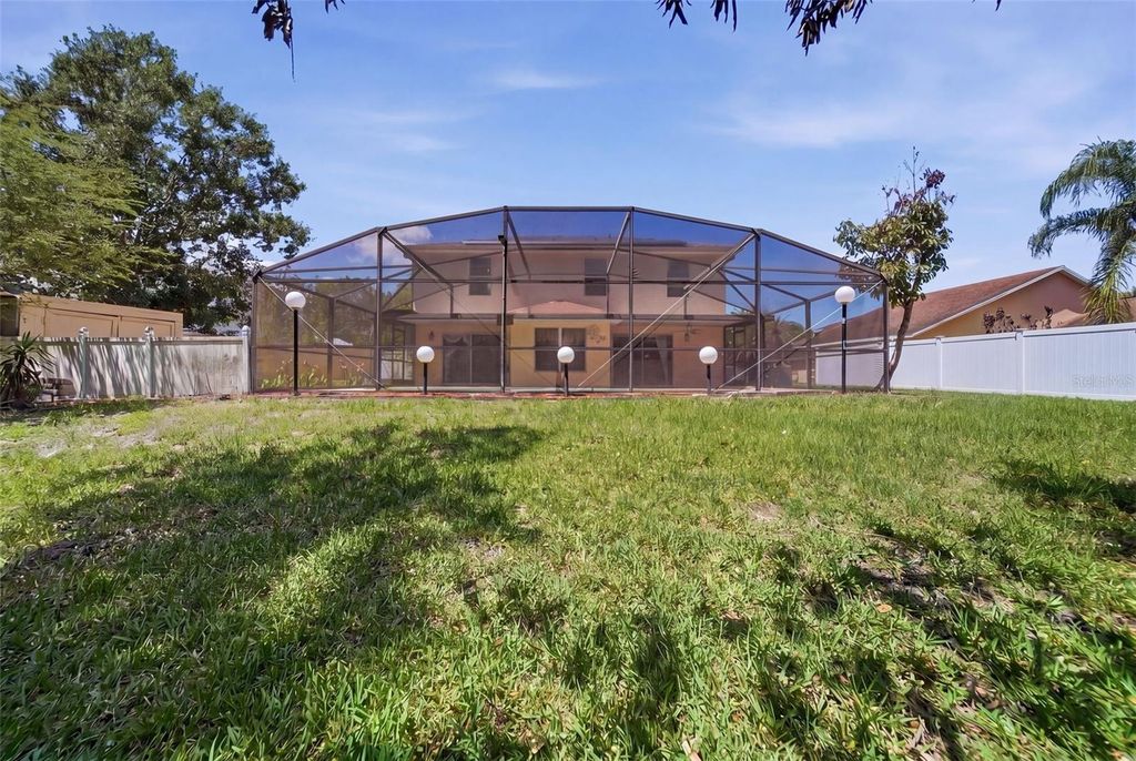Image 7 of property listing at 14536 GRASSY COVE CIRCLE, Orlando, FL 32824