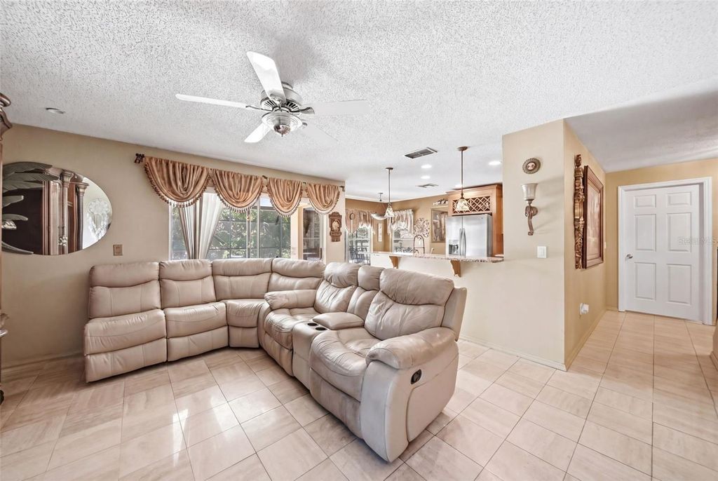 Image 8 of property listing at 14536 GRASSY COVE CIRCLE, Orlando, FL 32824
