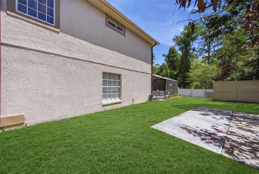 Image 9 of property listing at 14536 GRASSY COVE CIRCLE, Orlando, FL 32824